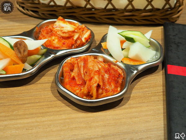 黑牛炭火岩燒牛排: 黑牛炭火岩燒牛排,炭烤香氣逼人,牛肉多汁又香甜~自助吧羅宋湯好多牛肉塊記得多喝幾碗~