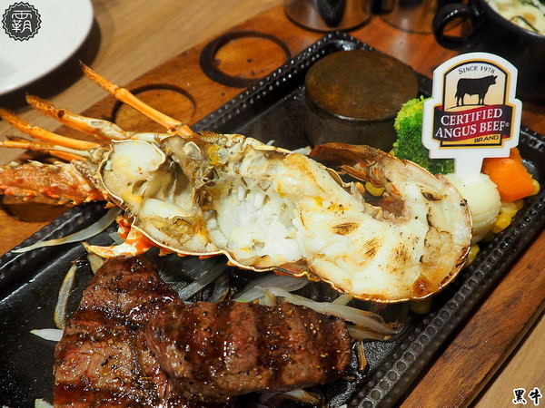 黑牛炭火岩燒牛排: 黑牛炭火岩燒牛排,炭烤香氣逼人,牛肉多汁又香甜~自助吧羅宋湯好多牛肉塊記得多喝幾碗~