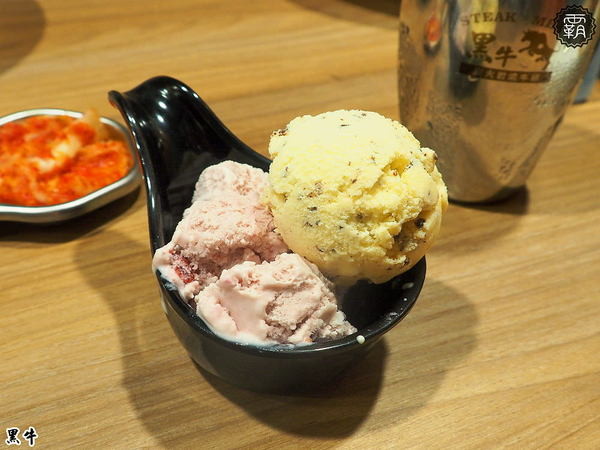 黑牛炭火岩燒牛排: 黑牛炭火岩燒牛排,炭烤香氣逼人,牛肉多汁又香甜~自助吧羅宋湯好多牛肉塊記得多喝幾碗~