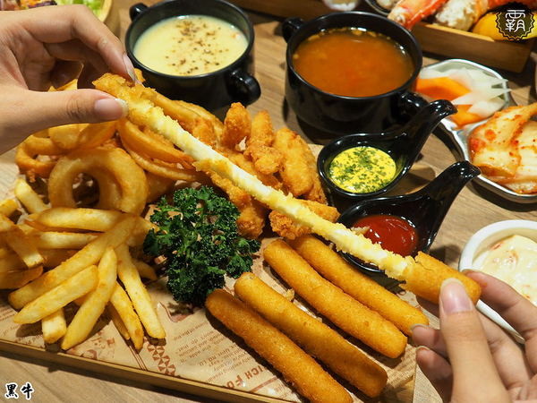 黑牛炭火岩燒牛排: 黑牛炭火岩燒牛排,炭烤香氣逼人,牛肉多汁又香甜~自助吧羅宋湯好多牛肉塊記得多喝幾碗~