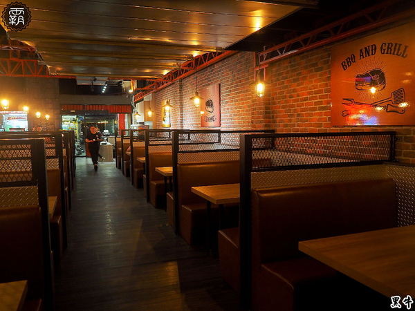 黑牛炭火岩燒牛排: 黑牛炭火岩燒牛排,炭烤香氣逼人,牛肉多汁又香甜~自助吧羅宋湯好多牛肉塊記得多喝幾碗~