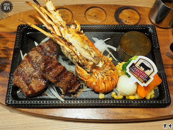 黑牛炭火岩燒牛排: 黑牛炭火岩燒牛排,炭烤香氣逼人,牛肉多汁又香甜~自助吧羅宋湯好多牛肉塊記得多喝幾碗~