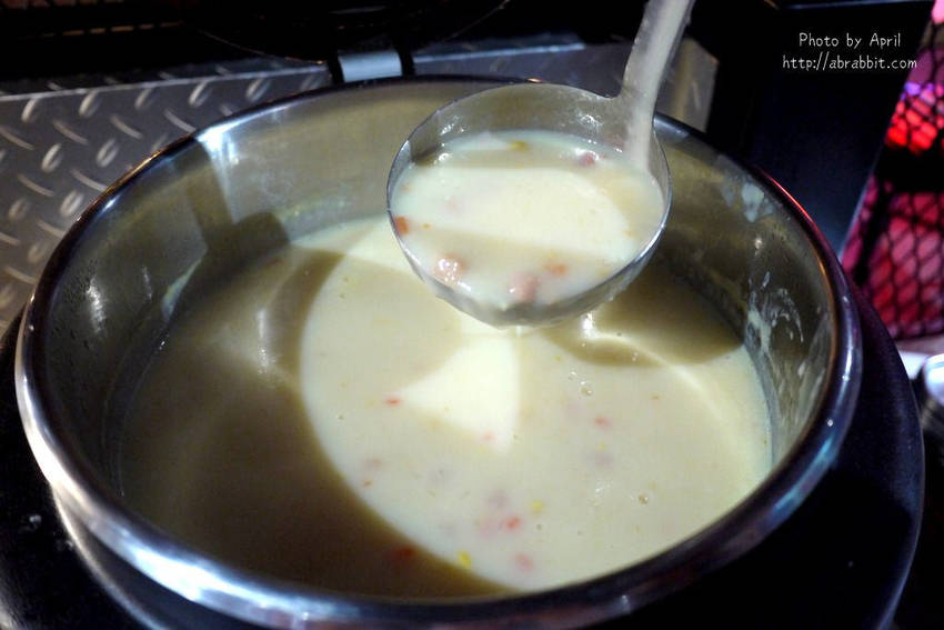 黑牛炭火岩燒牛排 黑牛炭火岩燒牛排