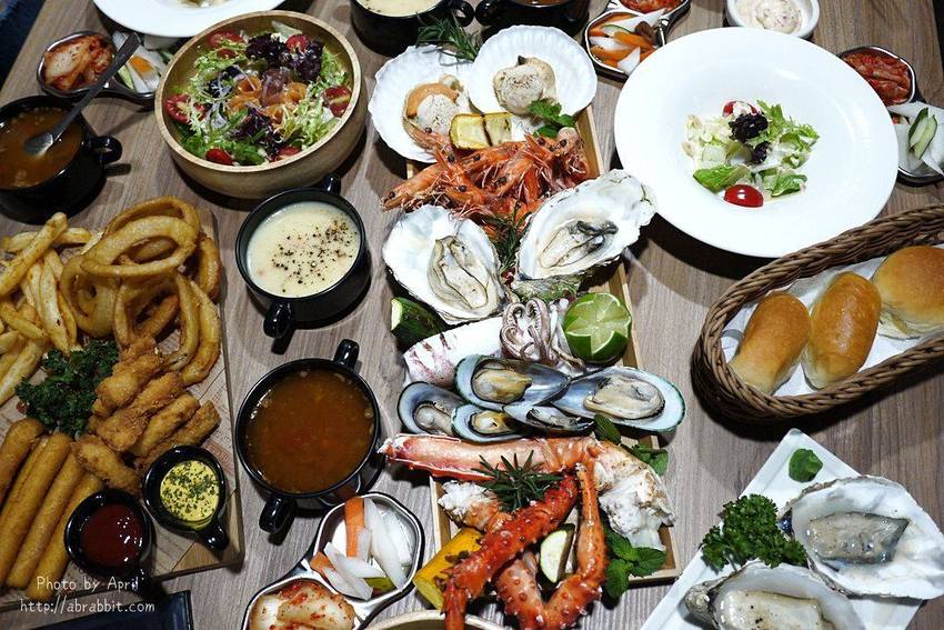 台中牛排推薦|黑牛炭火岩燒牛排-肉質超棒的冷藏熟成牛肉,自助吧無限供應 - 純粹