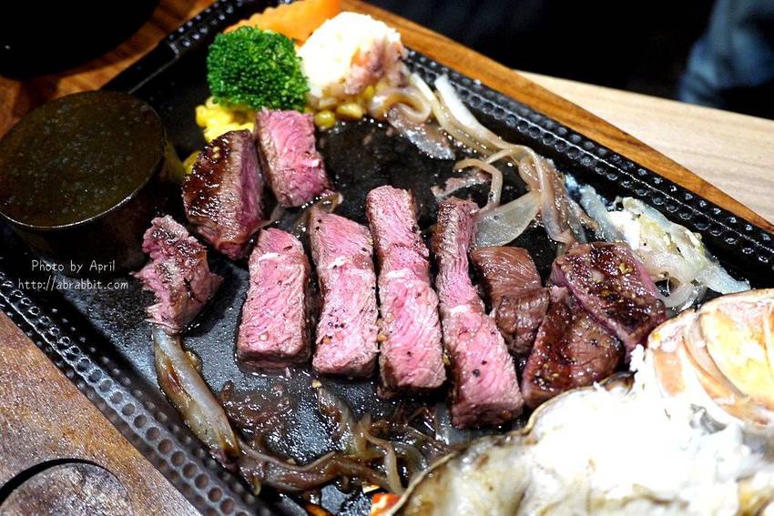 台中牛排推薦|黑牛炭火岩燒牛排-肉質超棒的冷藏熟成牛肉,自助吧無限供應 - 純粹