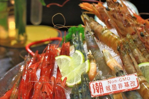 【中和美食】八海食潮當代鍋物-８種不同品種蝦子堆成一座小山的爆誇張美食