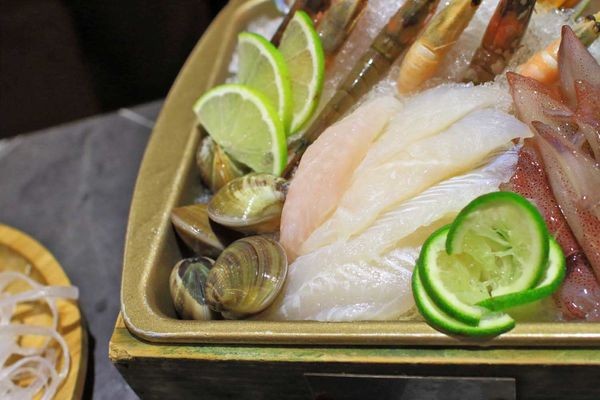 【中和美食】八海食潮當代鍋物-８種不同品種蝦子堆成一座小山的爆誇張美食
