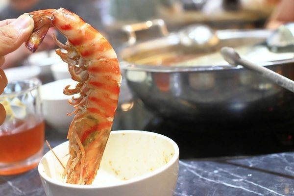 【中和美食】八海食潮當代鍋物-８種不同品種蝦子堆成一座小山的爆誇張美食