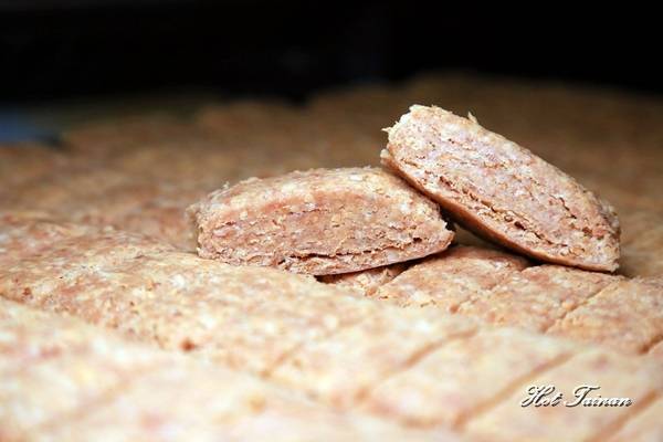 進福大灣花生糖-赤崁店(原：進福花生糖)：【台南美食】傳承百年的人氣伴手禮！遵循古法每天現場製作：進福大灣花生糖