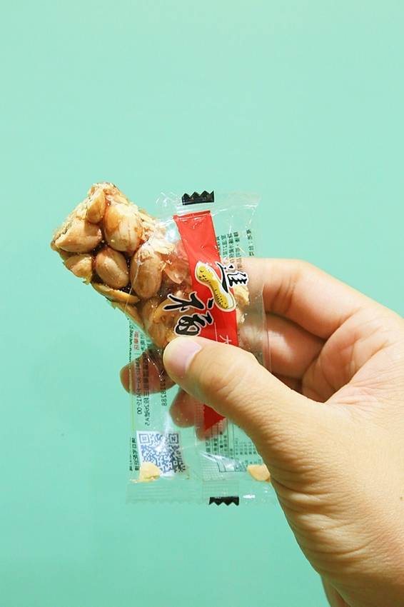 進福大灣花生糖-赤崁店(原：進福花生糖)：【台南美食】傳承百年的人氣伴手禮！遵循古法每天現場製作：進福大灣花生糖