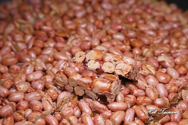 進福大灣花生糖-赤崁店(原：進福花生糖)：【台南美食】傳承百年的人氣伴手禮！遵循古法每天現場製作：進福大灣花生糖