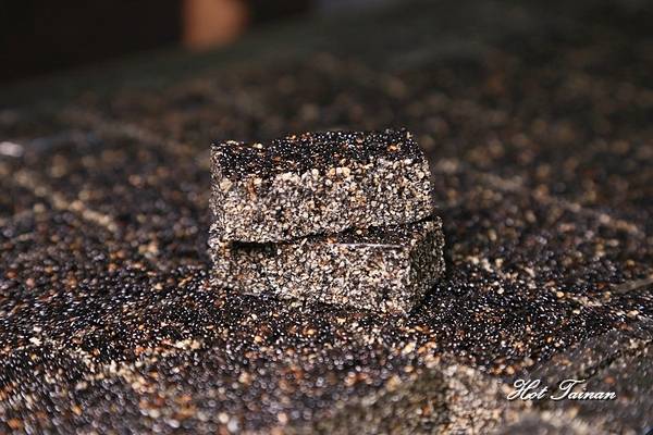 進福大灣花生糖-赤崁店(原：進福花生糖)：【台南美食】傳承百年的人氣伴手禮！遵循古法每天現場製作：進福大灣花生糖