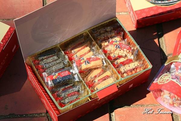 進福大灣花生糖-赤崁店(原：進福花生糖)：【台南美食】傳承百年的人氣伴手禮！遵循古法每天現場製作：進福大灣花生糖