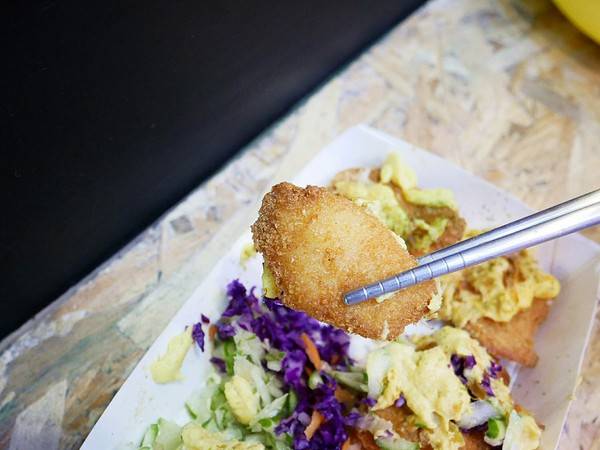 小熊炸餅：小熊炸餅-逢甲炸物新風貌   泥漿炸物搭配綜合生菜  解膩更清爽