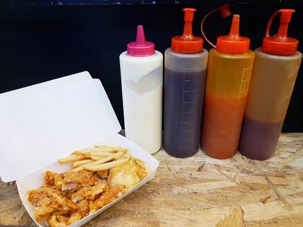 小熊炸餅：小熊炸餅-逢甲炸物新風貌   泥漿炸物搭配綜合生菜  解膩更清爽