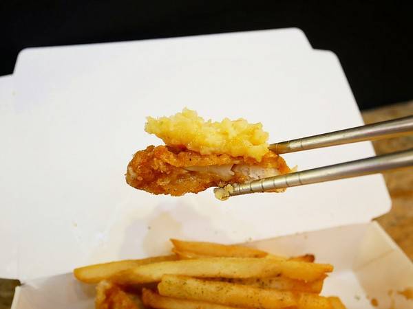 小熊炸餅：小熊炸餅-逢甲炸物新風貌   泥漿炸物搭配綜合生菜  解膩更清爽