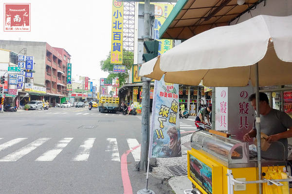 侏羅紀脆皮雞蛋糕:【台南美食】恐龍來囉|有大.小恐龍|素食可|外皮酥脆|內餡微Q麻糬口感~侏儸紀恐龍脆皮雞蛋糕