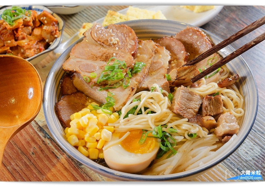 大胃米粒(中壢拉麵推薦)免費加麵兩次,山禾堂拉麵中壢店,大份量豚骨叉燒拉麵,大阪燒DIY好吃又好玩!中壢日式料理推薦,中壢藝術館美食推薦, - 大胃米粒 DAVID & MILLY