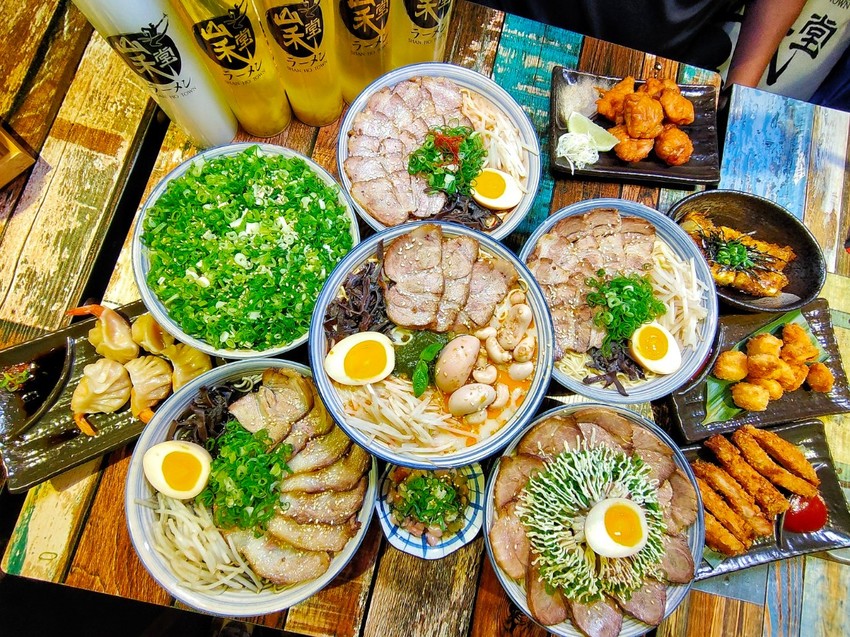 桃園中壢美食-山禾堂拉麵-好害羞，雞佛拉麵讓你補身體，還有超可愛的吐司冰淇淋  (邀約) @民宿女王芽月-美食.旅遊.全台趴趴走