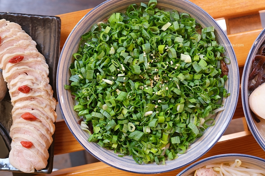 霸氣給料、滿到連麵都看不見！超佛心讓你免費加麵2次不用錢！