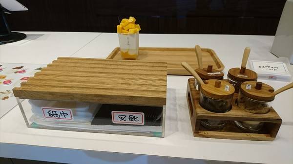 Ootoro Milk 大とろ牛乳(快閃夢時代)：高雄~超夯的Ootoro Milk 大とろ牛乳快閃夢時代了~限定7/1-8/31~用吸的牛奶冰~不含任何添加物~就是要天然優質~