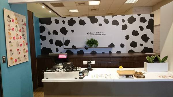 Ootoro Milk 大とろ牛乳(快閃夢時代)：高雄~超夯的Ootoro Milk 大とろ牛乳快閃夢時代了~限定7/1-8/31~用吸的牛奶冰~不含任何添加物~就是要天然優質~