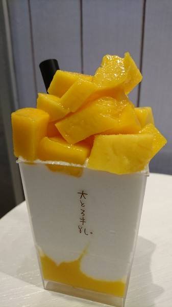 Ootoro Milk 大とろ牛乳(快閃夢時代)：高雄~超夯的Ootoro Milk 大とろ牛乳快閃夢時代了~限定7/1-8/31~用吸的牛奶冰~不含任何添加物~就是要天然優質~