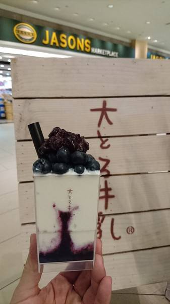 Ootoro Milk 大とろ牛乳(快閃夢時代)：高雄~超夯的Ootoro Milk 大とろ牛乳快閃夢時代了~限定7/1-8/31~用吸的牛奶冰~不含任何添加物~就是要天然優質~