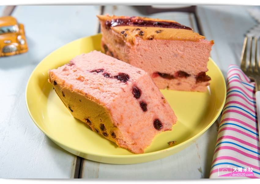 百元平價古早味蛋糕,朵玫絲甜點森林,爆漿內餡超滿溢,每日現烤出爐立馬瘋搶,每週單雙日推出限定口味,高雄三民美食,高雄甜點推薦, - 大胃米粒 DAVID & MILLY