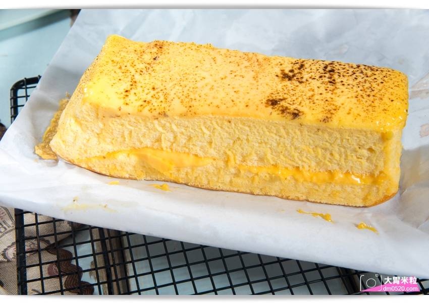 百元平價古早味蛋糕,朵玫絲甜點森林,爆漿內餡超滿溢,每日現烤出爐立馬瘋搶,每週單雙日推出限定口味,高雄三民美食,高雄甜點推薦, - 大胃米粒 DAVID & MILLY