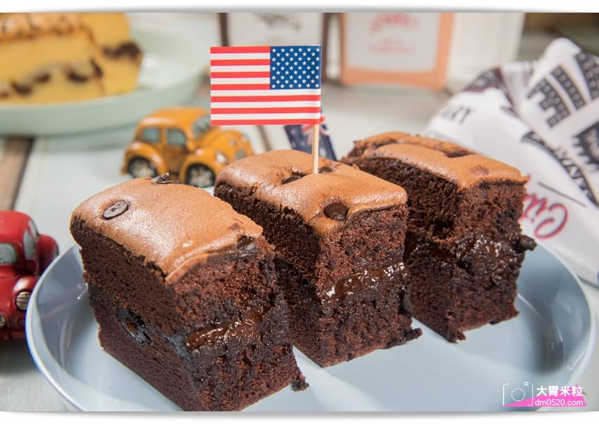 百元平價古早味蛋糕,朵玫絲甜點森林,爆漿內餡超滿溢,每日現烤出爐立馬瘋搶,每週單雙日推出限定口味,高雄三民美食,高雄甜點推薦, - 大胃米粒 DAVID & MILLY