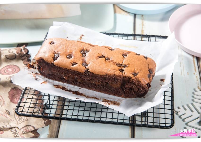 百元平價古早味蛋糕,朵玫絲甜點森林,爆漿內餡超滿溢,每日現烤出爐立馬瘋搶,每週單雙日推出限定口味,高雄三民美食,高雄甜點推薦, - 大胃米粒 DAVID & MILLY