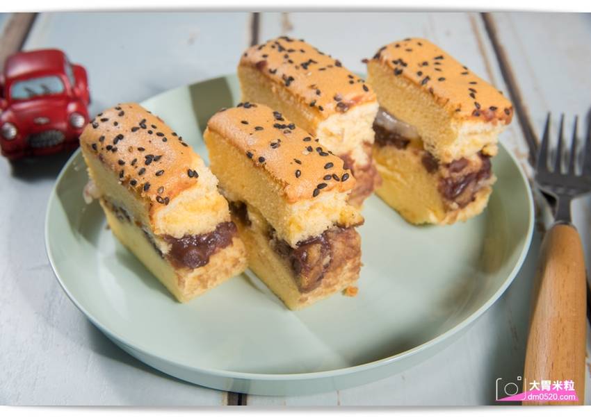 百元平價古早味蛋糕,朵玫絲甜點森林,爆漿內餡超滿溢,每日現烤出爐立馬瘋搶,每週單雙日推出限定口味,高雄三民美食,高雄甜點推薦, - 大胃米粒 DAVID & MILLY