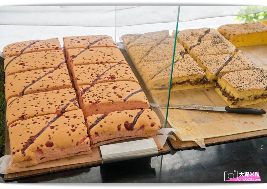 百元平價古早味蛋糕,朵玫絲甜點森林,爆漿內餡超滿溢,每日現烤出爐立馬瘋搶,每週單雙日推出限定口味,高雄三民美食,高雄甜點推薦, - 大胃米粒 DAVID & MILLY