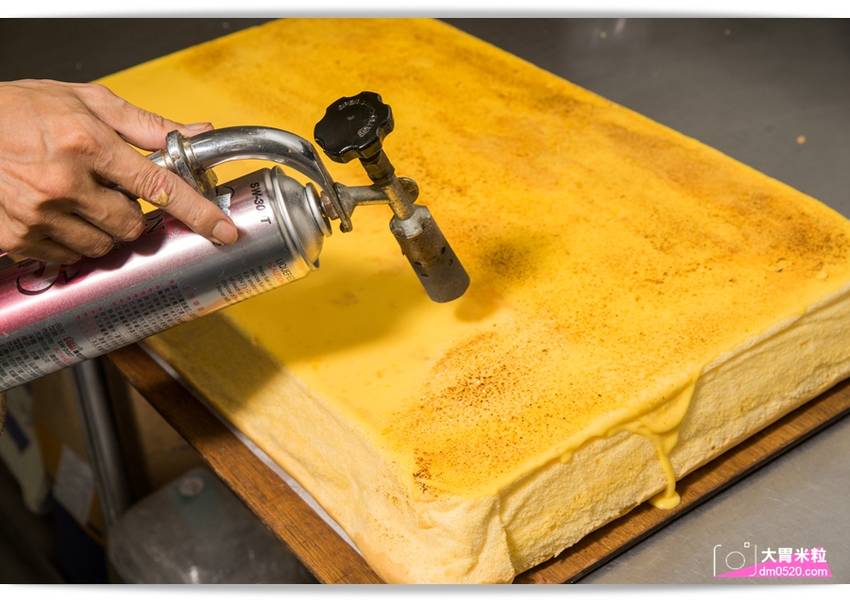 百元平價古早味蛋糕,朵玫絲甜點森林,爆漿內餡超滿溢,每日現烤出爐立馬瘋搶,每週單雙日推出限定口味,高雄三民美食,高雄甜點推薦, - 大胃米粒 DAVID & MILLY