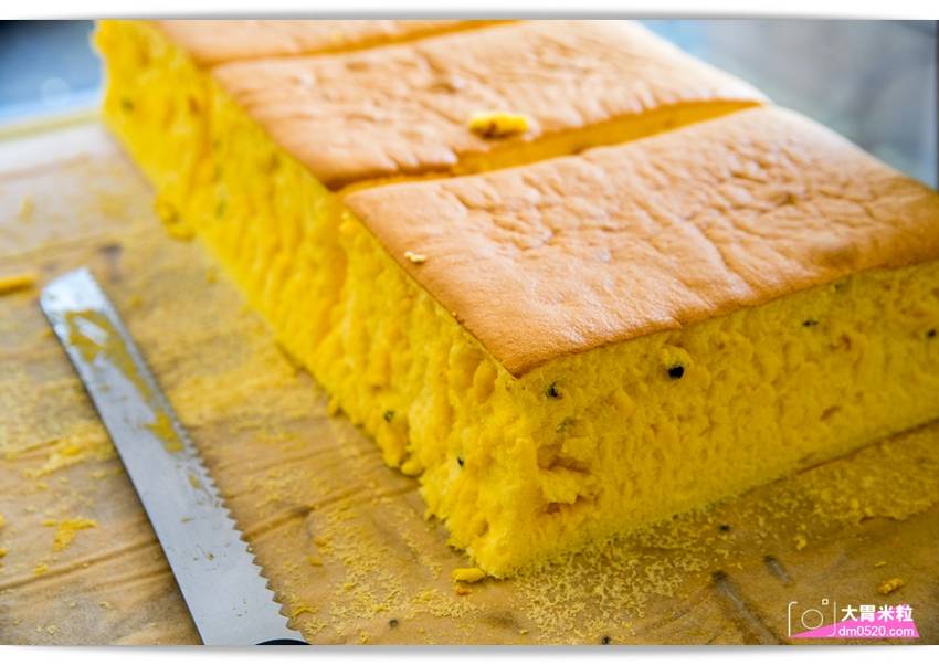 百元平價古早味蛋糕,朵玫絲甜點森林,爆漿內餡超滿溢,每日現烤出爐立馬瘋搶,每週單雙日推出限定口味,高雄三民美食,高雄甜點推薦, - 大胃米粒 DAVID & MILLY