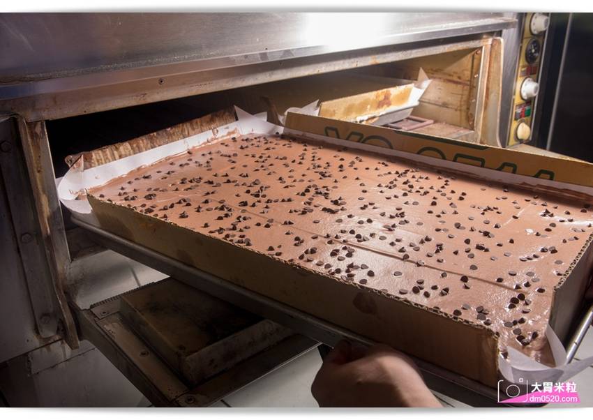 百元平價古早味蛋糕,朵玫絲甜點森林,爆漿內餡超滿溢,每日現烤出爐立馬瘋搶,每週單雙日推出限定口味,高雄三民美食,高雄甜點推薦, - 大胃米粒 DAVID & MILLY