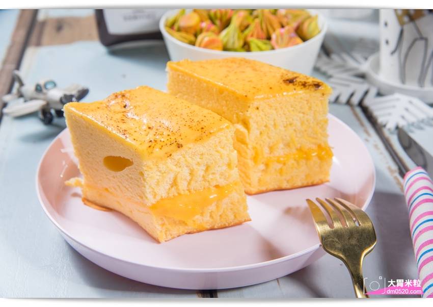 百元平價古早味蛋糕,朵玫絲甜點森林,爆漿內餡超滿溢,每日現烤出爐立馬瘋搶,每週單雙日推出限定口味,高雄三民美食,高雄甜點推薦, - 大胃米粒 DAVID & MILLY