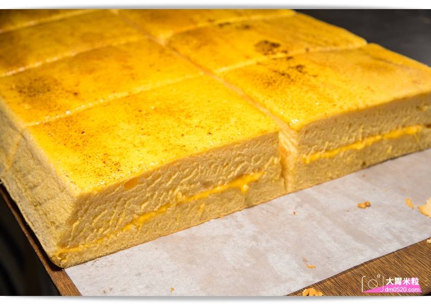 百元平價古早味蛋糕,朵玫絲甜點森林,爆漿內餡超滿溢,每日現烤出爐立馬瘋搶,每週單雙日推出限定口味,高雄三民美食,高雄甜點推薦, - 大胃米粒 DAVID & MILLY