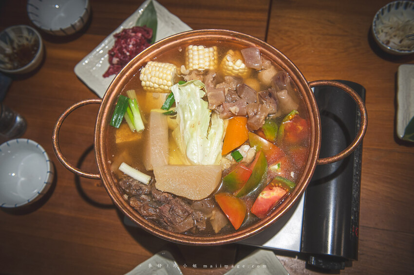 台北美食｜牛肆湯鍋 ～台北超人氣的溫體牛肉蔬菜火鍋，網路預約困難店想吃請趁早訂位