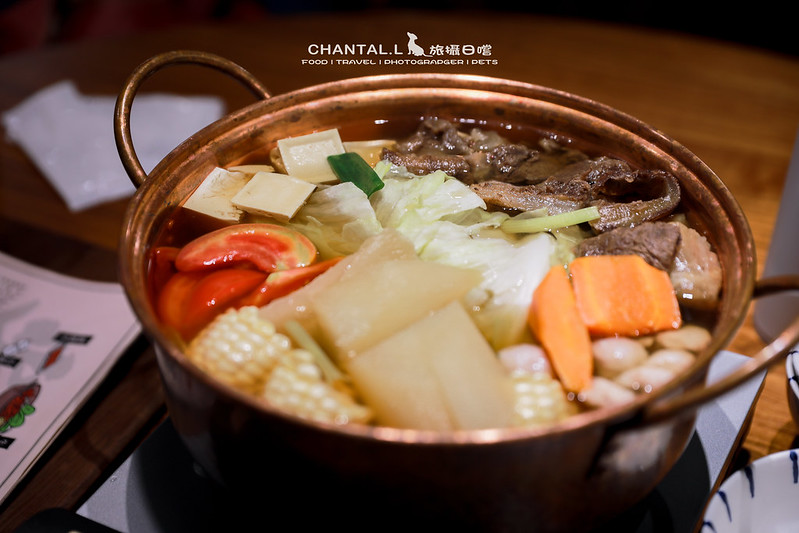 台北溫體牛火鍋！中山區牛肆火鍋湯頭暖身，必吃烤牛舌與雜炊。