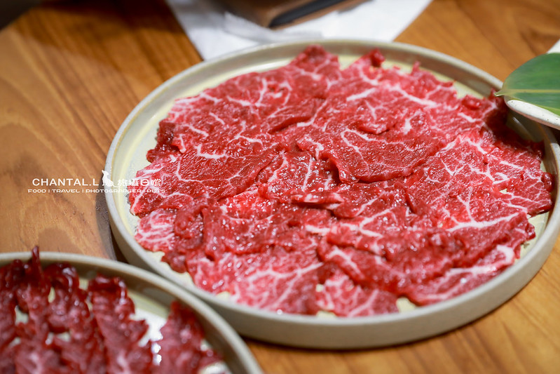 台北溫體牛火鍋！中山區牛肆火鍋湯頭暖身，必吃烤牛舌與雜炊。