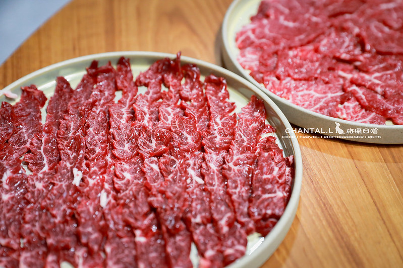 台北溫體牛火鍋！中山區牛肆火鍋湯頭暖身，必吃烤牛舌與雜炊。