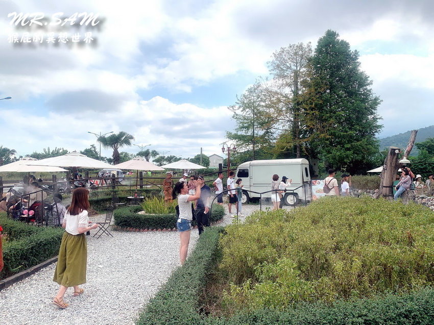 【花蓮景點】Mr. Sam山姆先生咖啡館,瞬間掉進童話故事裡!超夢幻粉色西瓜霜淇淋好吃又好拍!花蓮IG打卡景點! @猴屁的異想世界