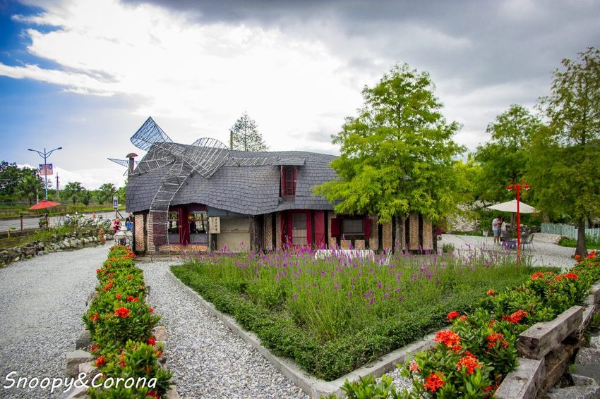 【吃喝．花蓮】壽豐景點／Mr.Sam山姆先生咖啡館～最夢幻的童話屋咖啡館，彷復進入魔戒哈比人居住的夏爾村