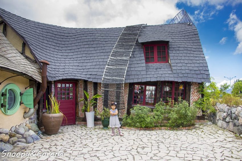 【吃喝．花蓮】壽豐景點／Mr.Sam山姆先生咖啡館～最夢幻的童話屋咖啡館，彷復進入魔戒哈比人居住的夏爾村