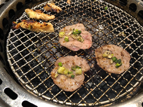 圓圓家愛吃貨—新北樹林《好客燒烤》滿滿的肉,新鮮的海味,海鮮燒烤吃到飽,樹林秀泰店2018新開幕!!