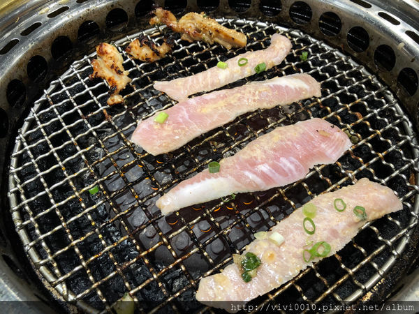 圓圓家愛吃貨—新北樹林《好客燒烤》滿滿的肉,新鮮的海味,海鮮燒烤吃到飽,樹林秀泰店2018新開幕!!