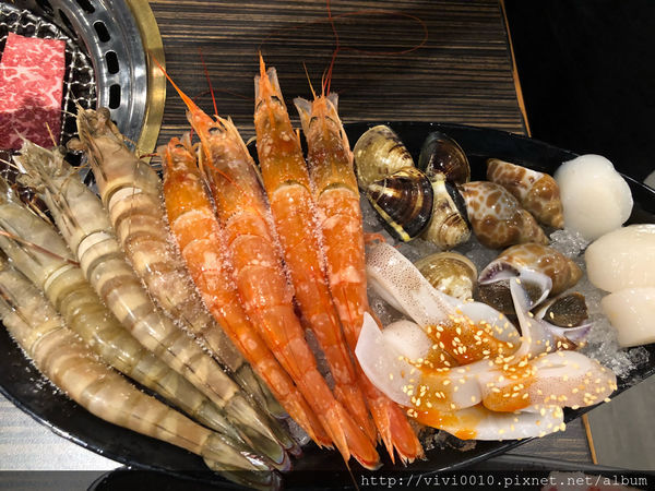 圓圓家愛吃貨—新北樹林《好客燒烤》滿滿的肉,新鮮的海味,海鮮燒烤吃到飽,樹林秀泰店2018新開幕!!