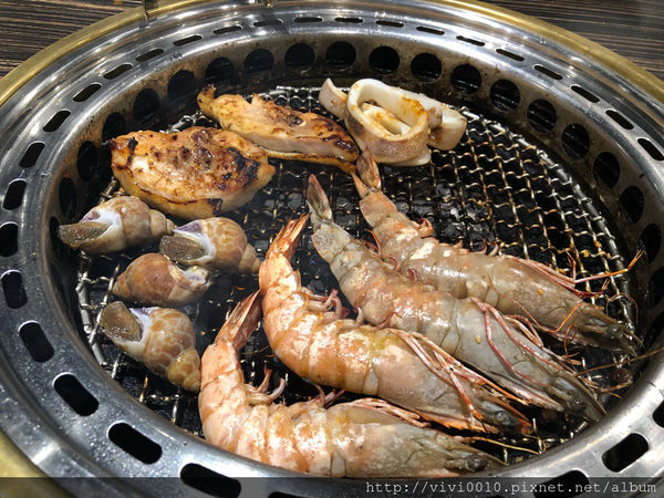 圓圓家愛吃貨—新北樹林《好客燒烤》滿滿的肉,新鮮的海味,海鮮燒烤吃到飽,樹林秀泰店2018新開幕!!